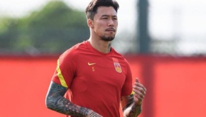 v站体育-国足尝试多套后防组合补短板 从“新”出发押宝2老？