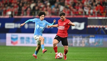 v站-【中超】古尔芬克尔胡荷韬破门 蓉城2比0英博